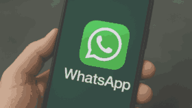Ab Mai 2025 zeigt WhatsApp automatische Chat-Zusammenfassungen direkt in der App. Die KI-Funktion verarbeitet Inhalte lokal – ganz ohne Datenübertragung an Meta.