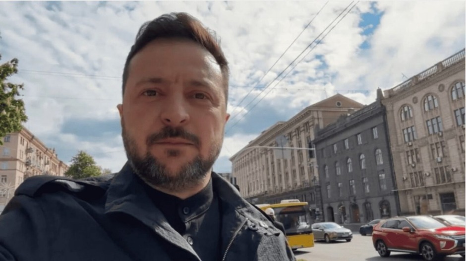 Selenskyj gedenkt in Kyjiw am Tag des Sieges über den Nationalsozialismus und betont: Jedes Böse endet. Ein starkes Zeichen aus der Ukraine.