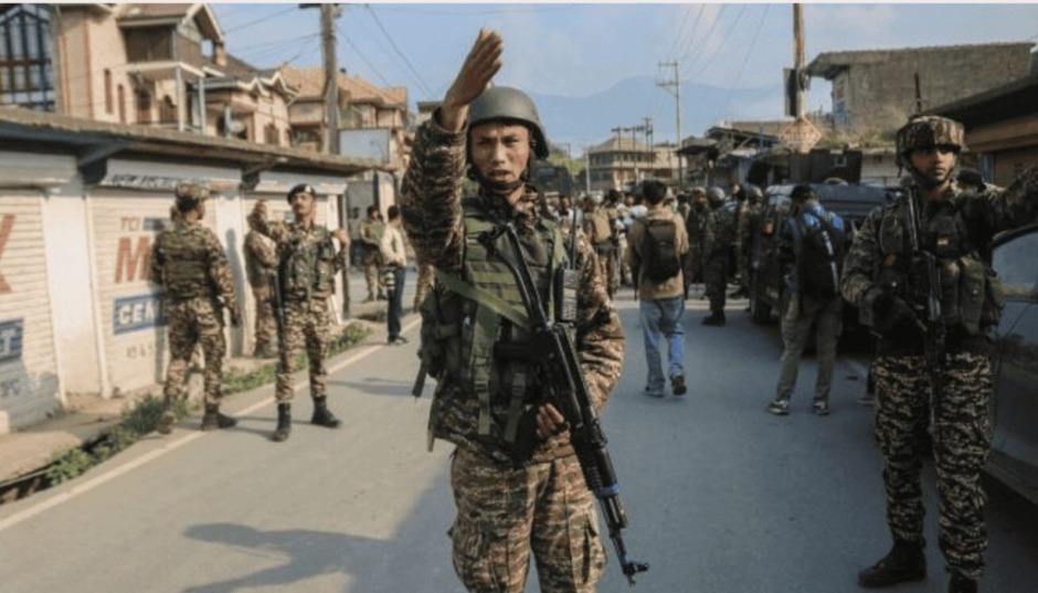 Indien wirft Pakistan nächtliche Drohnenangriffe in Kaschmir vor. Islamabad weist die Vorwürfe als unbegründet zurück, berichtet Reuters am 9. Mai 2025.