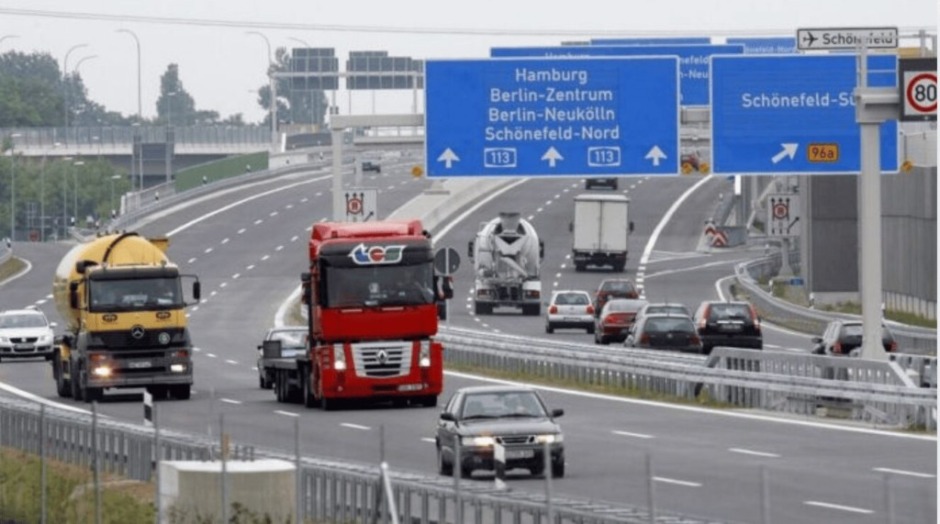 A100 und A113: Wegen technischer Arbeiten wird das Dreieck Neukölln im Mai 2025 an drei Wochenenden voll gesperrt. Umleitungen und Staus sind möglich.