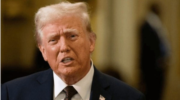 Donald Trump erwägt Teilnahme an Friedensgesprächen in der Türkei am 15. Mai. Russland und die Ukraine könnten direkte Verhandlungen aufnehmen.