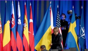 NATO reagiert auf Donald Trump: Laut Bloomberg plant das Bündnis, die Verteidigungsausgaben bis 2032 auf 5 % des BIP zu erhöhen. Diskussionen laufen.