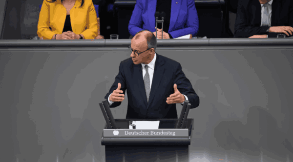 Bevor Kanzler Merz seine Regierungserklärung hält, eröffnet Klingbeil die Debatte im Bundestag. Er fordert Effizienz statt Work-Life-Balance.