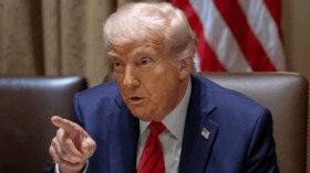 Trump rief Selenskyj und Putin an. Laut NYT sagte er, Kiew und Moskau sollen selbst eine Lösung für den Krieg finden – ohne neue US-Sanktionen.