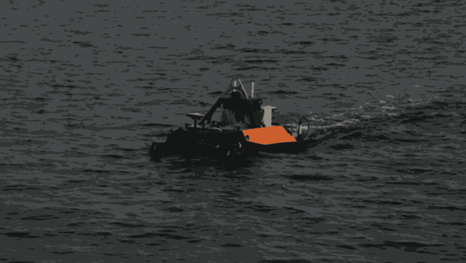 Lettland testet erstmals Marinedrohnen in der Ostsee. Ziel ist es, neue Sicherheitsbedrohungen frühzeitig zu erkennen und die Verteidigung zu stärken.