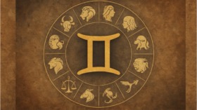 Horoskop heute, am 24. Mai 2025: Zwillinge-Sonne und Sonnensturm im Fokus – geistige Unruhe, Kopfdruck und Erschöpfung fordern Erdung und innere Klarheit.