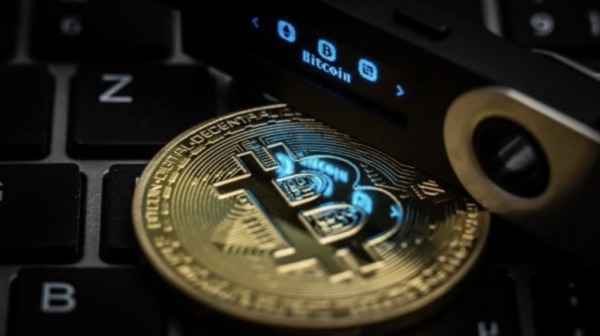 Pakistan startet Bitcoin-Revolution: 4 % der Netzleistung für Mining, Pläne zur Krypto-Legalisierung, Investitionen & Blockchain-Projekte mit Trump.