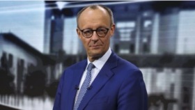 Merz warnt vor EU-Geldern für die Slowakei bei weiterer Abkehr vom EU-Kurs. Fico und Orbán geraten wegen Russland-Haltung zunehmend in die Kritik.