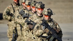 NATO fordert von Deutschland 40.000 Soldaten zur Stärkung der Verteidigung. Hintergrund ist die zunehmende Bedrohung durch Russland laut Reuters.