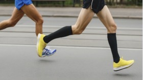 Kompressionsstrümpfe beim Sport: Wie sie Durchblutung, Muskelregeneration und Venengesundheit fördern – mit Studien, Einsatzbeispielen & Expertentipps.
