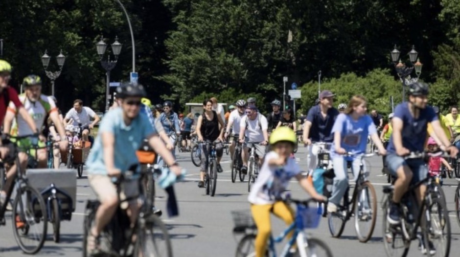 ADFC-Sternfahrt am 1. Juni 2025: Zehntausende Radfahrer in Berlin – zahlreiche Sperrungen und Protest gegen den Ausbau der A100 geplant.