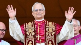Robert Francis Prevost wurde am 8. Mai 2025 als neuer Papst gewählt und wählte den Namen Leo XIV. Er ist der erste amerikanische Papst in der Geschichte der Kirche. Alle Details zur Wahl und seiner Karriere.