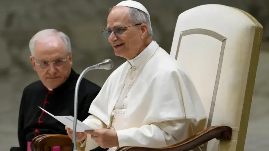 Papst Leo XIV will Friedensgespräche zwischen Russland und Ukraine im Vatikan ermöglichen. Parolin: Istanbul-Gespräche durch Putins Abwesenheit gescheitert.