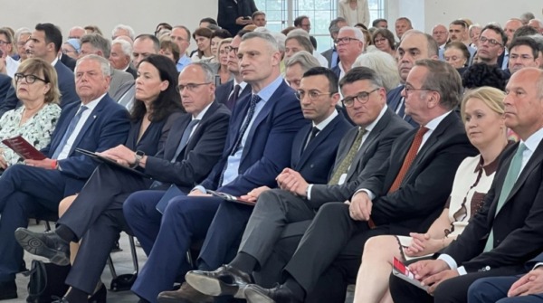 Vitali Klitschko wurde in Frankfurt mit dem Franz-Werfel-Preis für seinen mutigen Einsatz für Demokratie und Menschenrechte geehrt – trotz des Krieges in Kyjiw.