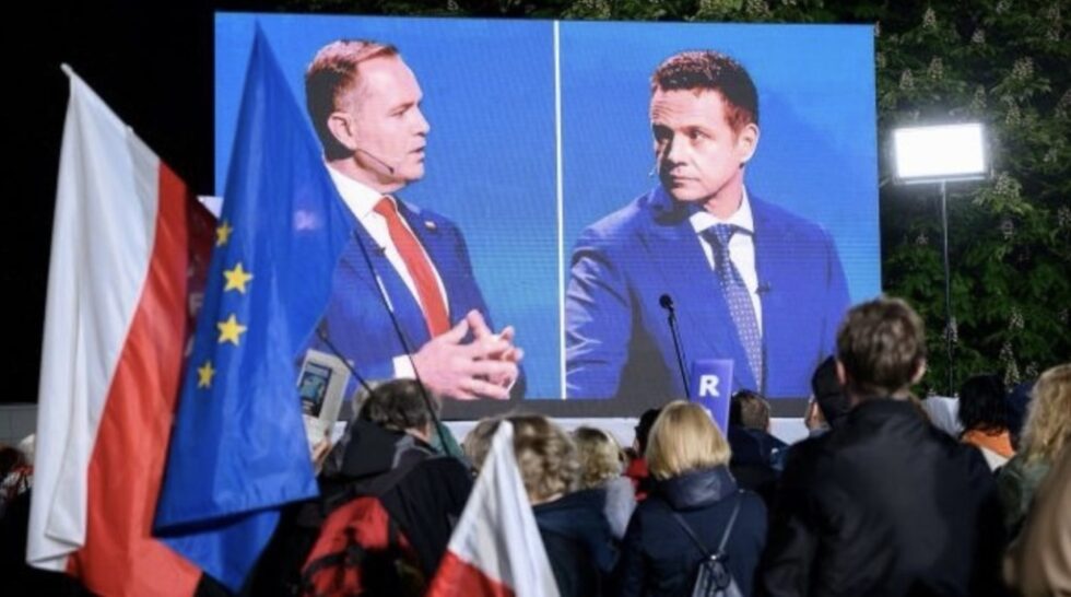 In der Stichwahl zur Präsidentschaft in Polen 2025 liegt Rafał Trzaskowski laut Exit-Polls mit 50,3 % knapp vor Karol Nawrocki mit 49,7 %.