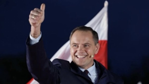 Karol Nawrocki wird Präsident Polens. Er siegt mit 50,89 % der Stimmen knapp vor Rafał Trzaskowski. Die Differenz: rund 370.000 Stimmen.