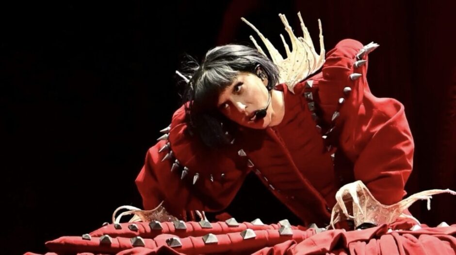 Mit 2,5 Millionen Fans bei einem Gratis-Konzert an der Copacabana bricht Lady Gaga den Weltrekord für das größte Solo-Konzert aller Zeiten, bestätigt Guinness.