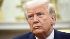 Donald Trump unterzeichnete ein Dekret, das Bürgern aus 12 Ländern die Einreise in die USA vollständig untersagt. Weitere 7 Länder sind teils betroffen.