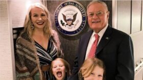 Während russischer Angriffe auf Kiew schrieb die Tochter von US-Sondergesandtem Keith Kellogg nachts an ihren Vater. Ihr Post ging viral.