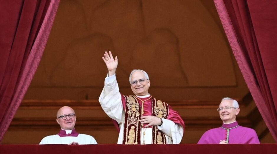 Papst Leo XIV befürwortet ein gemeinsames Osterdatum. Renewz.de berichtet über seine Erklärung in Rom und erläutert die theologischen Hintergründe zur jahrhundertealten Trennung.