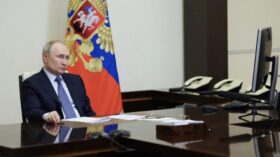 Putin telefoniert nach Israels Angriff mit Iran, Irak und Israel – äußert Kritik, Beileid und bietet Moskaus Vermittlung im Nahostkonflikt an.