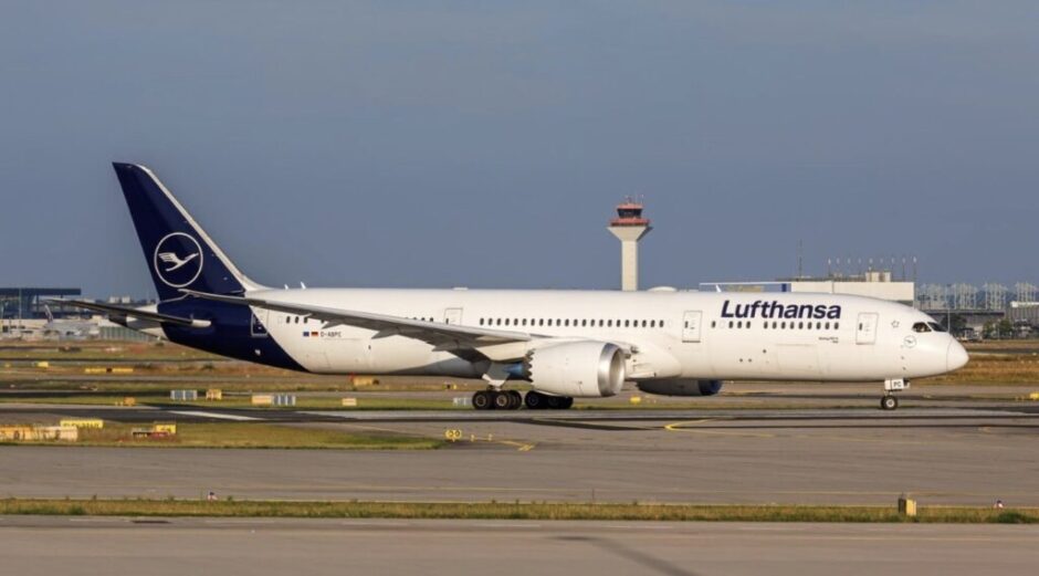 Lufthansa-Flug LH752 kehrt wegen Bombendrohung um. Der Dreamliner landet sicher in Frankfurt – weltweit mehrere Vorfälle mit Boeing 787.
