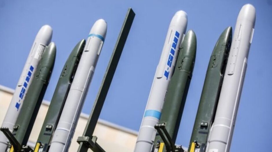Mit KI gegen neue Bedrohungen: IRIS-T wird zur Abwehr ballistischer und Hyperschallraketen modernisiert – ein Technologiesprung aus Deutschland.