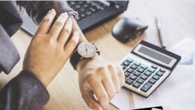 Polen führt ab Juni 2025 einen 6-Stunden-Arbeitstag bei vollem Gehalt ein. Arbeitgeber erhalten bis zu 1 Mio. Złoty Förderung. Deutschland zögert noch.