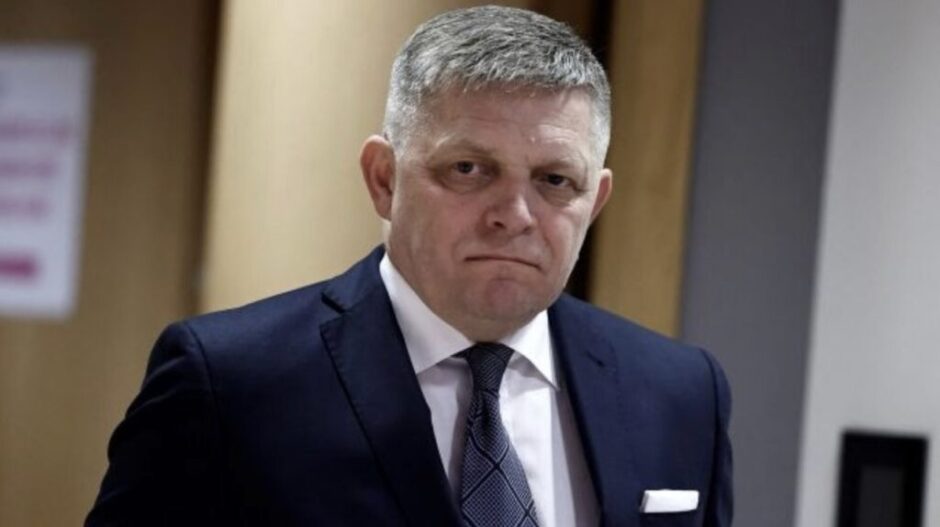 Slowakeis Premier Fico droht mit Blockade des 18. EU-Sanktionspakets gegen Russland – wegen Energiesorgen und Milliardenrisiken. Warschau setzt Bratislava unter Druck.