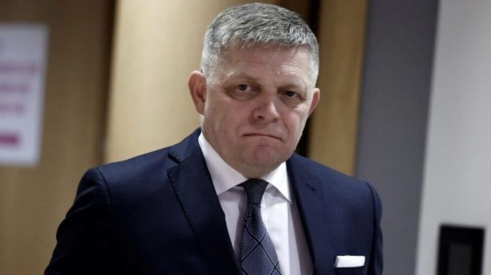 Slowakeis Premier Fico droht mit Blockade des 18. EU-Sanktionspakets gegen Russland – wegen Energiesorgen und Milliardenrisiken. Warschau setzt Bratislava unter Druck.