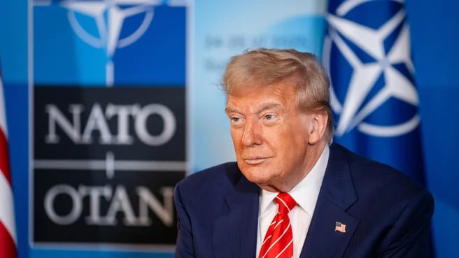 Trump nennt die Ukraine „völlig außer Kontrolle“. Laut Bloomberg will er handeln. Treffen mit Selenskyj, Lob für ihn und Gespräch über „Schwierigkeiten“.