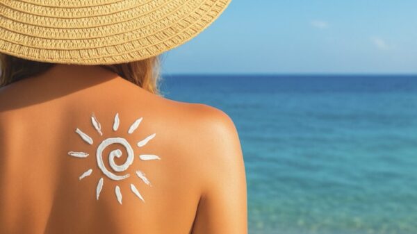 Sonnenbrand vorbeugen: Hauttyp kennen, UV-Zeiten meiden, richtig eincremen. Diese Tipps schützen wirklich – auch im Alltag und bei Kindern.