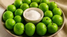 Warum isst man grüne Pflaumen mit Salz? Wir analysieren den Geschmack, Nutzen und mögliche Schäden, sowie die Saison und Verwendung dieser einzigartigen Frucht.