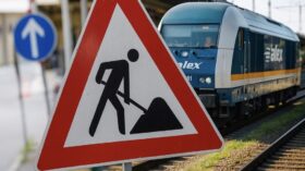 Oberpfalz: Die Bahnstrecke Regensburg–Schwandorf ist ab dem 15. Juni 2025 bis 22. August gesperrt. Ersatzbusse und Sperrungen betreffen die gesamte Region.