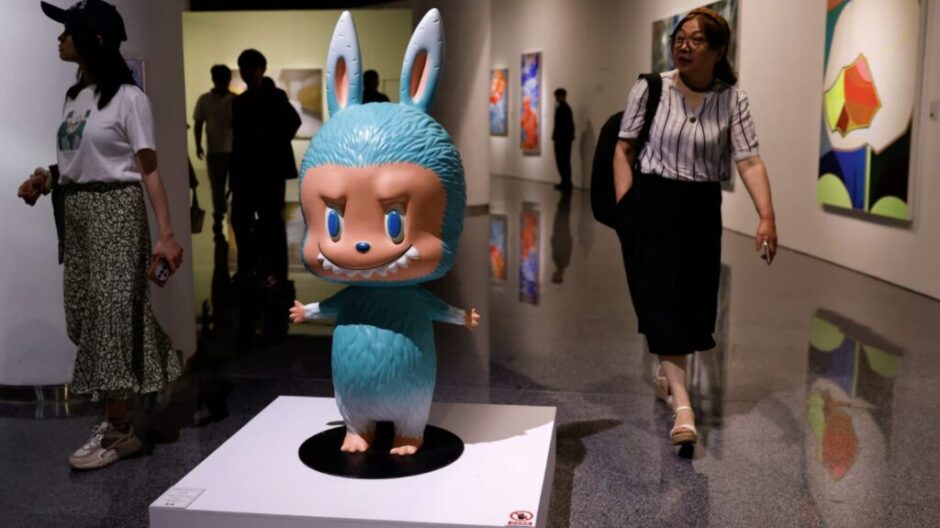 Labubu-Figur erzielt 150.000 US-Dollar bei Auktion in Peking – REnewz.de berichtet über den Wandel vom Spielzeug zur Kunst- und Anlageklasse.