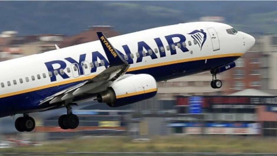 Fehlalarm bei Ryanair-Flug RK3445 von Mallorca nach Manchester: Notfall-Evakuierung am Rollfeld, 18 Verletzte, sechs davon in Klinik. Ursache wird untersucht.