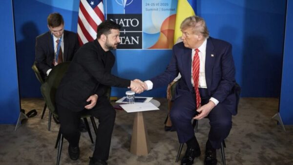 Trump versicherte Selenskyj, nicht für den Stopp der US-Militärhilfe verantwortlich zu sein. Darüber berichtet RBC-Ukraine unter Berufung auf das Wall Street Journal (WSJ).