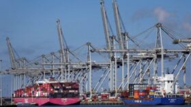 Rotterdamer Hafen bereitet sich auf einen möglichen NATO-Krieg mit Russland vor – neue militärische Logistik und EU-Aufrüstung prägen die Strategie.