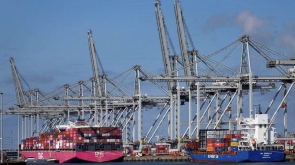 Rotterdamer Hafen bereitet sich auf einen möglichen NATO-Krieg mit Russland vor – neue militärische Logistik und EU-Aufrüstung prägen die Strategie.