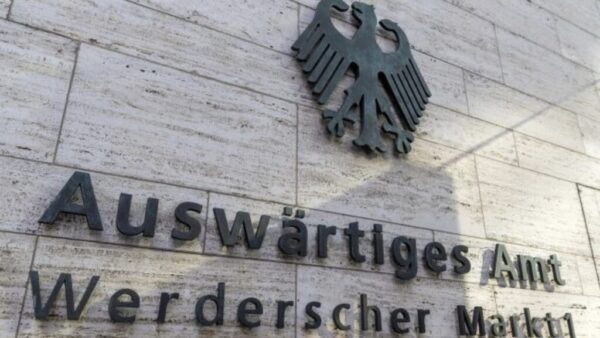 Deutschland beschuldigt China, ein deutsches Flugzeug mit Laser bei EU-Mission ASPIDES bedroht zu haben. Der Botschafter wurde ins Auswärtige Amt einbestellt.