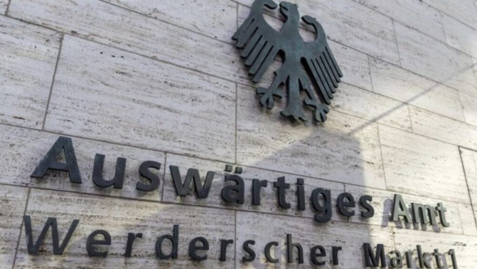 Deutschland beschuldigt China, ein deutsches Flugzeug mit Laser bei EU-Mission ASPIDES bedroht zu haben. Der Botschafter wurde ins Auswärtige Amt einbestellt.