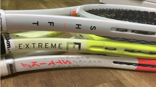Wie du den richtigen Tennisschläger findest: 5 technische Tipps, Testmöglichkeiten ab 1 €, häufige Fehler und passende Modelle für jedes Spielniveau.