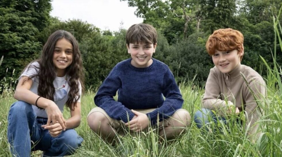 HBO veröffentlicht erstes Bild zur Harry-Potter-Serie mit Dominic McLaughlin. Fans feiern den neuen Harry – Ausstrahlung ab 2027 auf Max geplant.