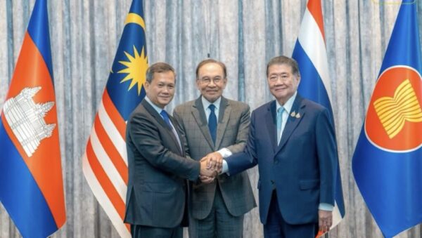 Thailand und Kambodscha haben sich unter Vermittlung Malaysias auf ein sofortiges und bedingungsloses Waffenstillstandsabkommen geeinigt.