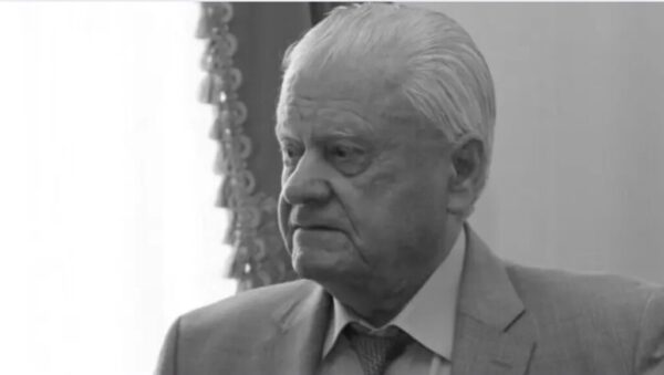 Mykola Yankovsky war ein einflussreicher ukrainischer Unternehmer. Für 3 Mio. USD ließ er sich bei Kiew ein eigenes Mausoleum im Stil Napoleons errichten.