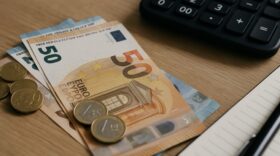 Barzahlung erhalten? Buchhaltung einfach sicher: Wann Sie ein Gewerbe anmelden müssen & welche Belege Selbstständige 2025 vor Steuernachzahlungen schützen.