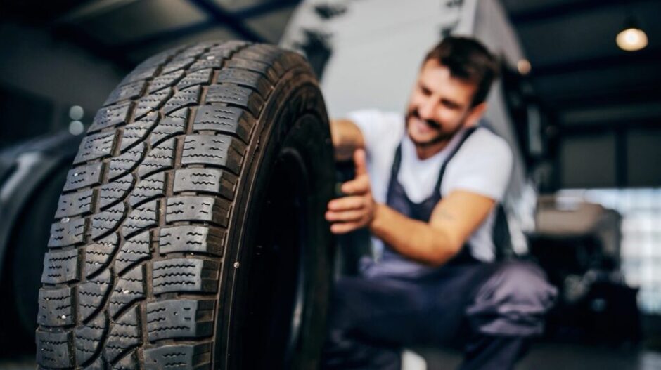 So lagern Sie Ihre Autoreifen 2025 richtig: fünf Tipps, gesetzliche Vorgaben und Expertenhinweise vom ADAC. Mehr Sicherheit und längere Lebensdauer.
