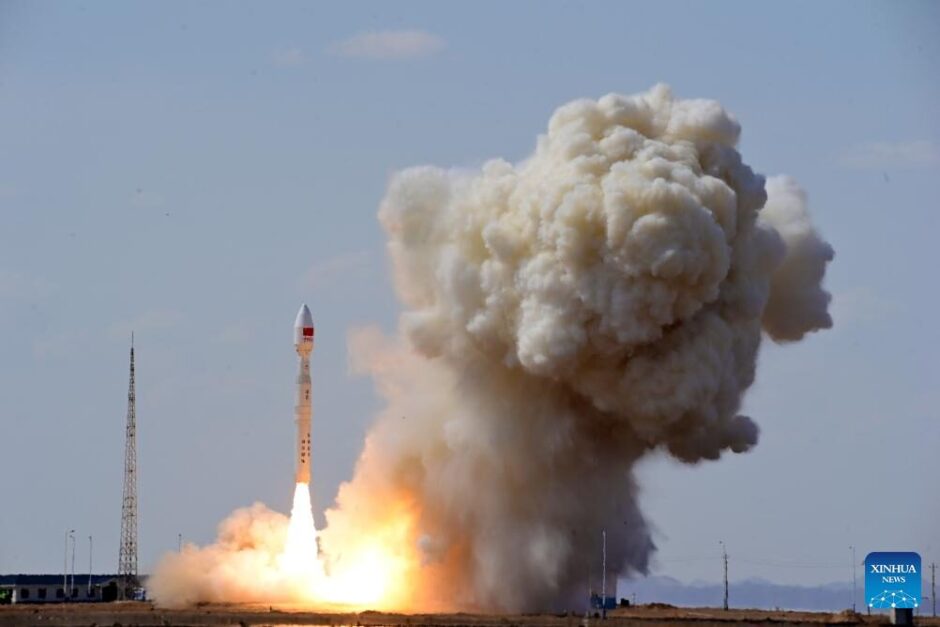 China startet die Lijian-1 Y10 Rakete mit sieben Satelliten. Günstige Kosten, neue Technologien und internationale Kooperationen stärken Chinas Raumfahrtrolle.
