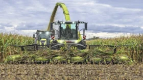 Claas stellt den Jaguar 1000 vor: Feldhäcksler mit bis zu 1.100 PS, 500 t/h Durchsatz, neuer Technik und KI-gestützter Analyse für höchste Effizienz.