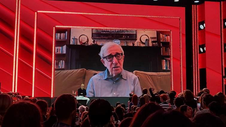 Woody Allen tritt beim Moskauer Filmfestival auf. Ukraine reagiert empört. Der Skandal-Regisseur erneut im Fokus internationaler Kritik.
